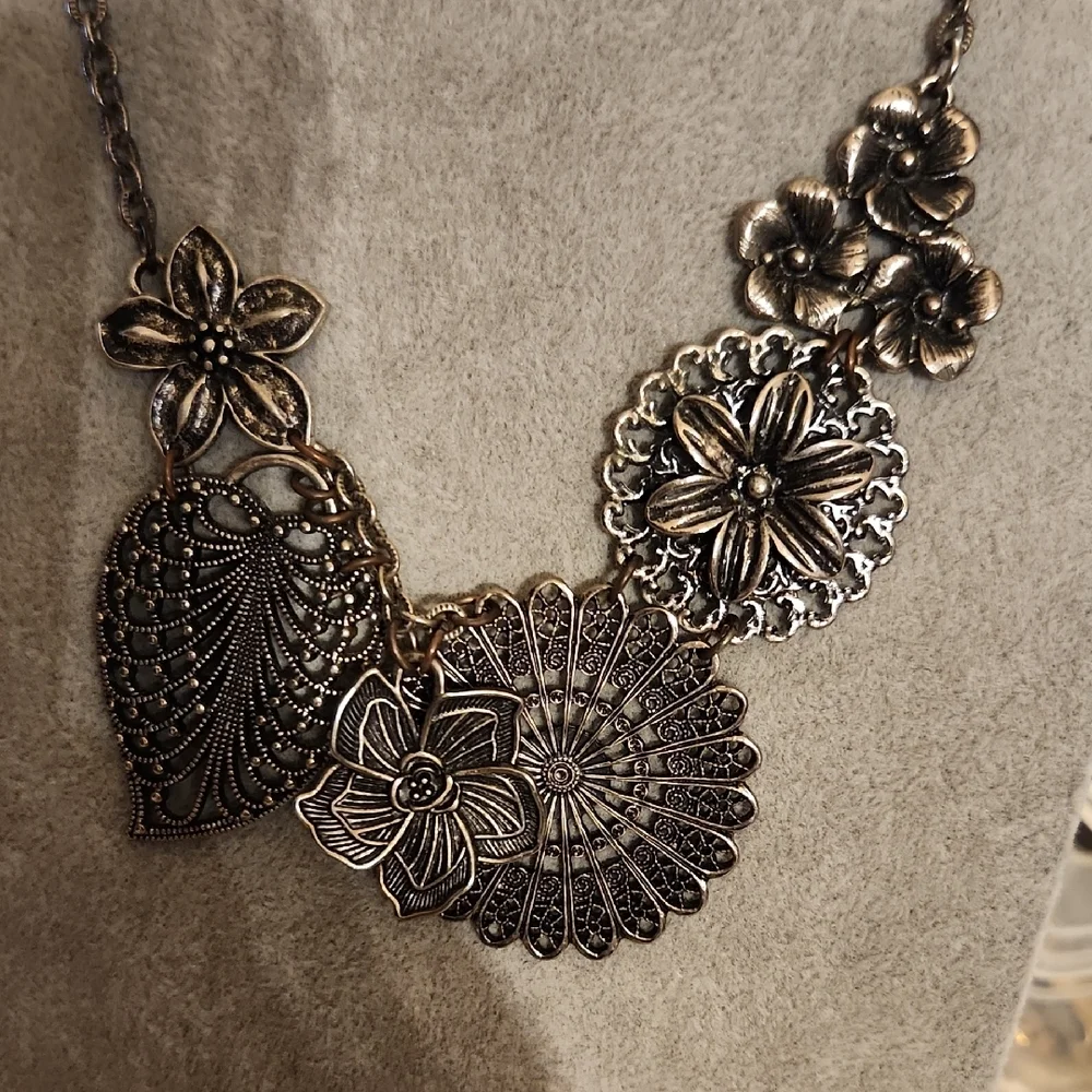 Silver Floral Necklace - Picture 2 of 2